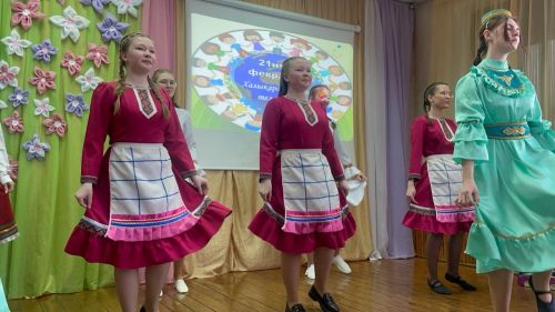 Чепья урта мәктәбендә «Мин, син, ул, бергә дус гаилә» этнофестивале узды (фото)