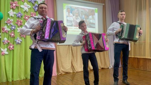 Чепья урта мәктәбендә «Мин, син, ул, бергә дус гаилә» этнофестивале узды (фото)