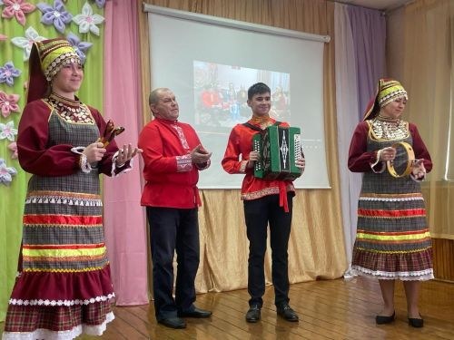 Чепья урта мәктәбендә «Мин, син, ул, бергә дус гаилә» этнофестивале узды (фото)