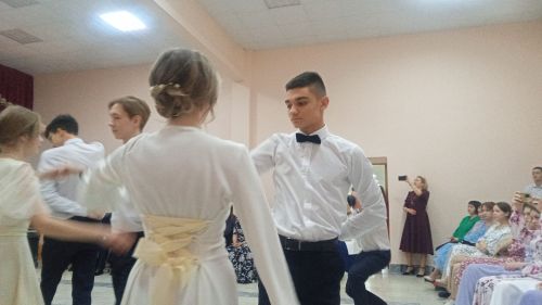 Ел да Балтач гимназиясендә бал үтә