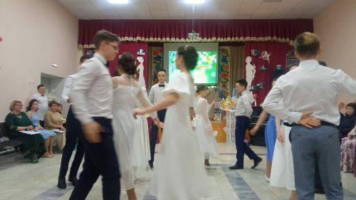 Ел да Балтач гимназиясендә бал үтә