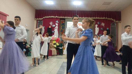 Ел да Балтач гимназиясендә бал үтә