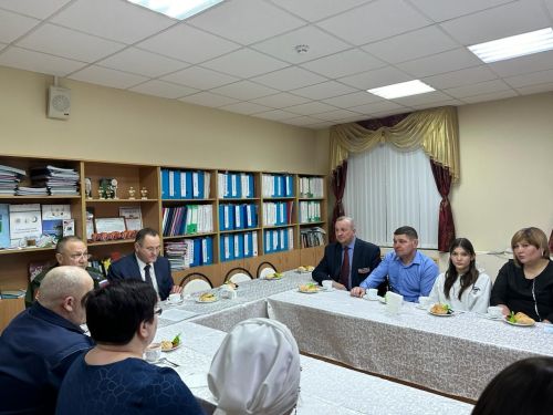 Район башлыгы кайгылы гаиләләрнең хәлен белде