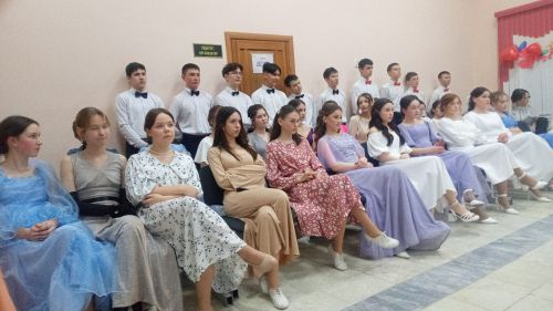 Ел да Балтач гимназиясендә бал үтә