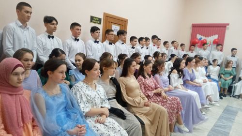 Ел да Балтач гимназиясендә бал үтә