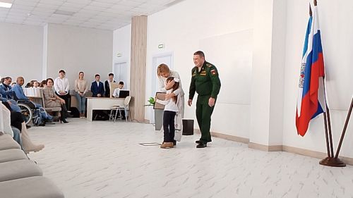 Госпитальдә дәваланучылар рәсемнәргә тавыш бирде