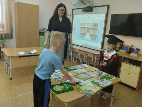 Китапханәче — серләр дөньясына алып керүче, рухи мирасны саклап, аны буыннан-буынга тапшыручы, белем һәм тәрбия бирүче (фото)