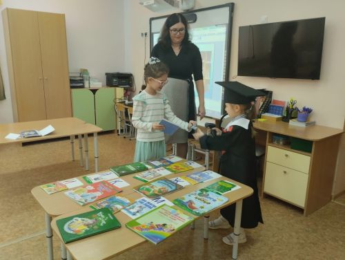 Китапханәче — серләр дөньясына алып керүче, рухи мирасны саклап, аны буыннан-буынга тапшыручы, белем һәм тәрбия бирүче (фото)