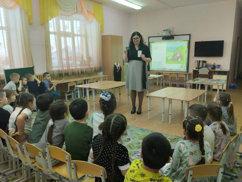 Китапханәче — серләр дөньясына алып керүче, рухи мирасны саклап, аны буыннан-буынга тапшыручы, белем һәм тәрбия бирүче (фото)