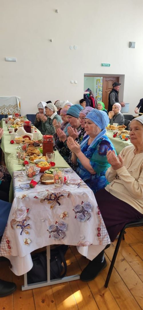 Чапшарда «Язлар керсен күңелгә, яшәү дәрте булсын һәркемдә!» исемле кичә узган (бик күп фото)