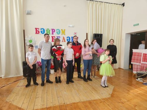 Чапшарда «Язлар керсен күңелгә, яшәү дәрте булсын һәркемдә!» исемле кичә узган (бик күп фото)
