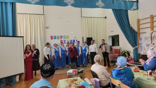 Чапшарда «Язлар керсен күңелгә, яшәү дәрте булсын һәркемдә!» исемле кичә узган (бик күп фото)