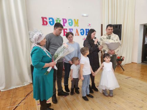 Чапшарда «Язлар керсен күңелгә, яшәү дәрте булсын һәркемдә!» исемле кичә узган (бик күп фото)