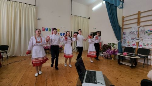 Чапшарда «Язлар керсен күңелгә, яшәү дәрте булсын һәркемдә!» исемле кичә узган (бик күп фото)