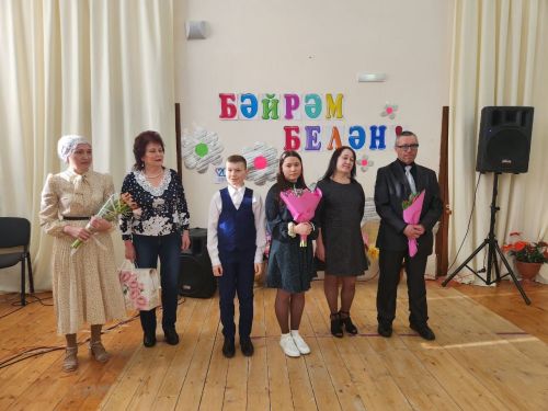 Чапшарда «Язлар керсен күңелгә, яшәү дәрте булсын һәркемдә!» исемле кичә узган (бик күп фото)