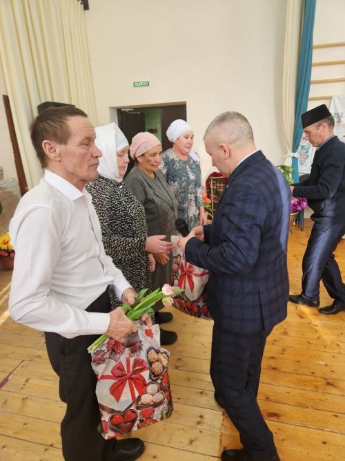 Чапшарда «Язлар керсен күңелгә, яшәү дәрте булсын һәркемдә!» исемле кичә узган (бик күп фото)