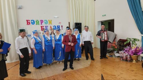 Чапшарда «Язлар керсен күңелгә, яшәү дәрте булсын һәркемдә!» исемле кичә узган (бик күп фото)