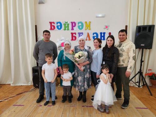 Чапшарда «Язлар керсен күңелгә, яшәү дәрте булсын һәркемдә!» исемле кичә узган (бик күп фото)