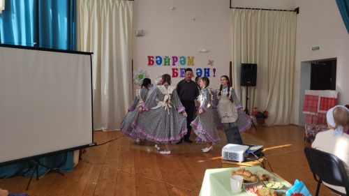 Чапшарда «Язлар керсен күңелгә, яшәү дәрте булсын һәркемдә!» исемле кичә узган (бик күп фото)