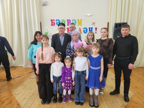 Чапшарда «Язлар керсен күңелгә, яшәү дәрте булсын һәркемдә!» исемле кичә узган (бик күп фото)