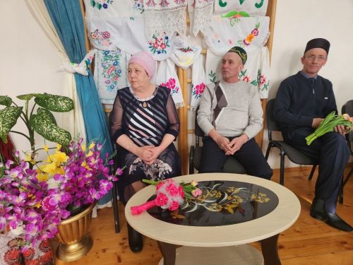 Чапшарда «Язлар керсен күңелгә, яшәү дәрте булсын һәркемдә!» исемле кичә узган (бик күп фото)