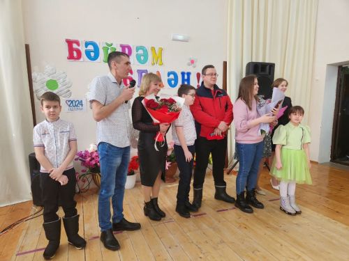 Чапшарда «Язлар керсен күңелгә, яшәү дәрте булсын һәркемдә!» исемле кичә узган (бик күп фото)