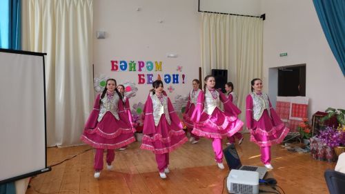 Чапшарда «Язлар керсен күңелгә, яшәү дәрте булсын һәркемдә!» исемле кичә узган (бик күп фото)