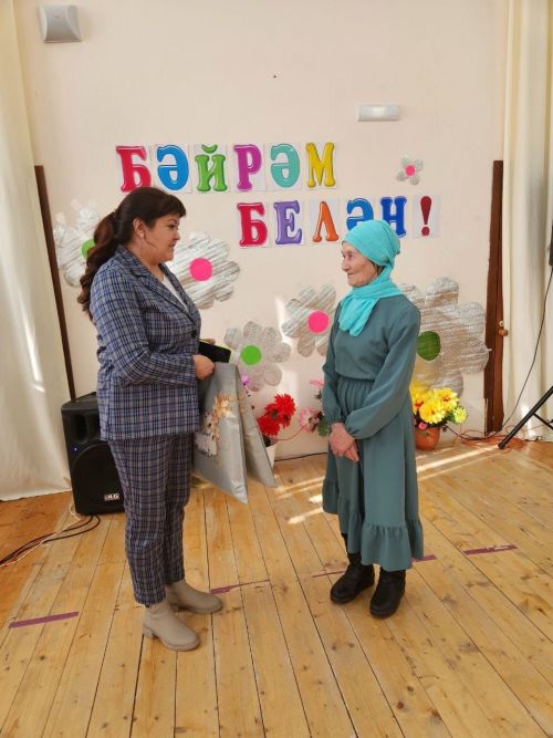 Чапшарда «Язлар керсен күңелгә, яшәү дәрте булсын һәркемдә!» исемле кичә узган (бик күп фото)
