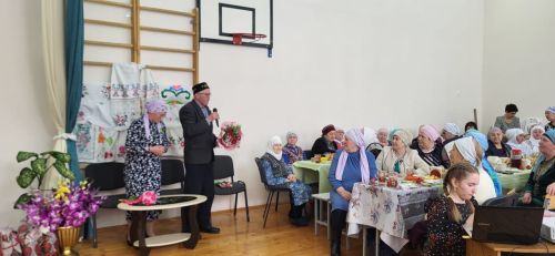 Чапшарда «Язлар керсен күңелгә, яшәү дәрте булсын һәркемдә!» исемле кичә узган (бик күп фото)