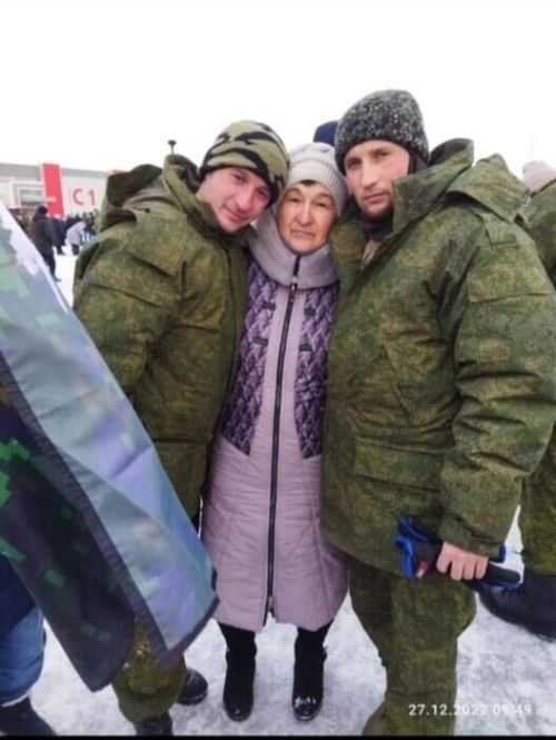 Ике улын махсус хәрби операциягә озаткан ана: Ничек инде борчылмыйсың! Ана бит мин!