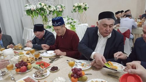 Балтачта ир-атлар өчен Ифтар мәҗлесе уза (фоторепортаж)