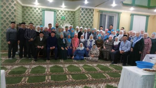 Кариле авылы мәчетендә Рашит Ильясов зурлап Ифтар мәҗлесе уздырды (фото)