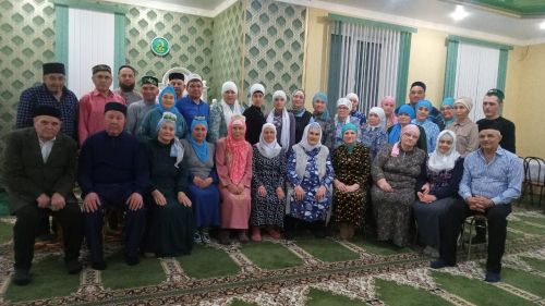 Кариле авылы мәчетендә Рашит Ильясов зурлап Ифтар мәҗлесе уздырды (фото)