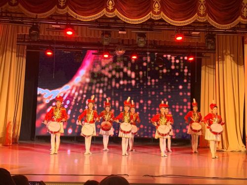 Балтач урта мәктәбе «Балачак төсләре» дип аталган концерт тәкъдим итте (фото)