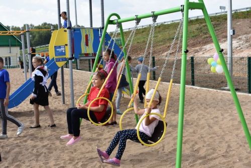 «60 хуҗалыклы авылымда бүген 27(!) авылдан җыелган халык яши»