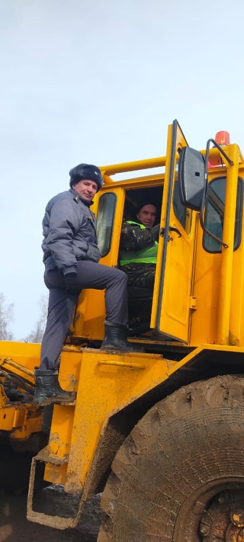 «Сосна»лыларның техникасы язгы кыр эшләрен тулы әзерлектә көтә (+бик күп фото)