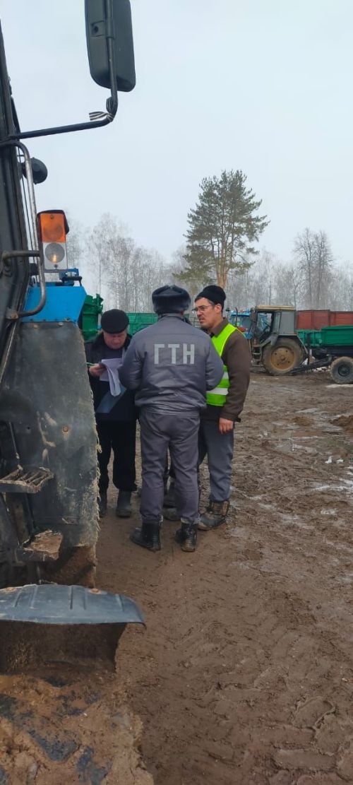 «Сосна»лыларның техникасы язгы кыр эшләрен тулы әзерлектә көтә (+бик күп фото)
