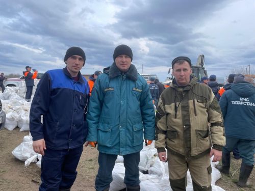 Балтачлылар язгы ташудан зыян күргән оренбурглыларга ярдәм итә (фото)