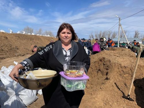Балтачлылар язгы ташудан зыян күргән оренбурглыларга ярдәм итә (фото)