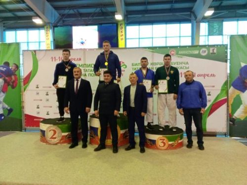 Алабуга шәһәрендә билбау көрәше буенча Татарстан Чемпионаты үтте