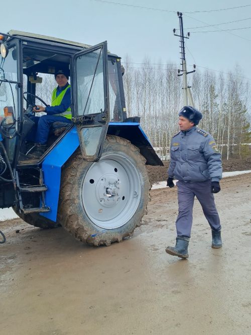 Яңа сулыш өрелгән Тукай исемендәге хуҗалыкта техника әзерлеге ничек? (+ фоторепортаж)