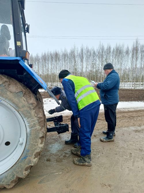 Яңа сулыш өрелгән Тукай исемендәге хуҗалыкта техника әзерлеге ничек? (+ фоторепортаж)
