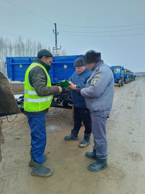 Яңа сулыш өрелгән Тукай исемендәге хуҗалыкта техника әзерлеге ничек? (+ фоторепортаж)