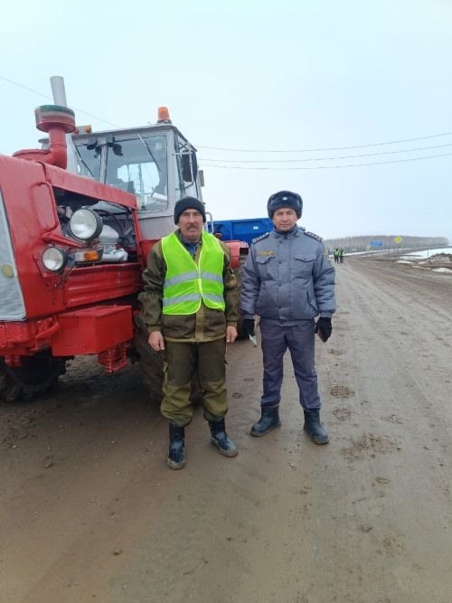Яңа сулыш өрелгән Тукай исемендәге хуҗалыкта техника әзерлеге ничек? (+ фоторепортаж)