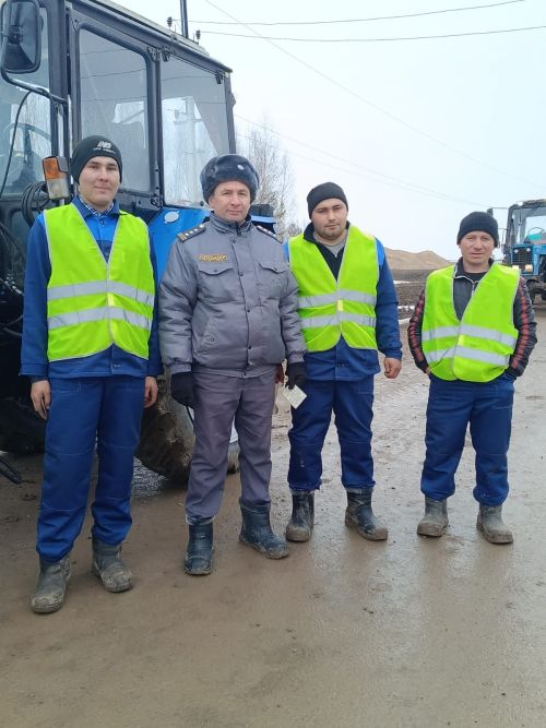 Яңа сулыш өрелгән Тукай исемендәге хуҗалыкта техника әзерлеге ничек? (+ фоторепортаж)