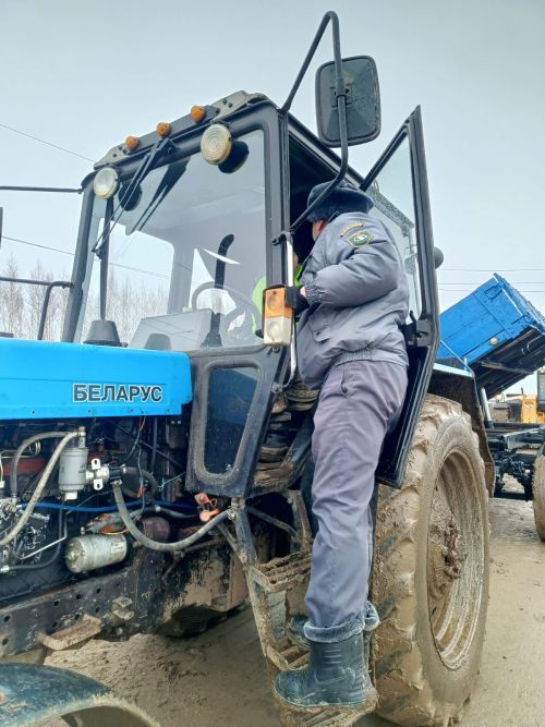 Яңа сулыш өрелгән Тукай исемендәге хуҗалыкта техника әзерлеге ничек? (+ фоторепортаж)