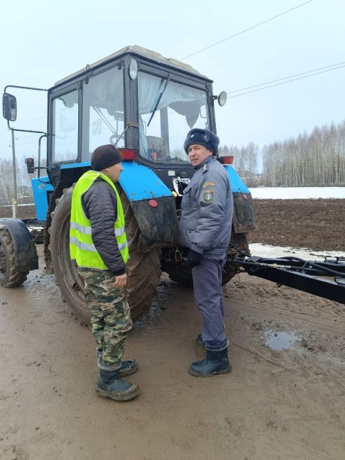 Яңа сулыш өрелгән Тукай исемендәге хуҗалыкта техника әзерлеге ничек? (+ фоторепортаж)