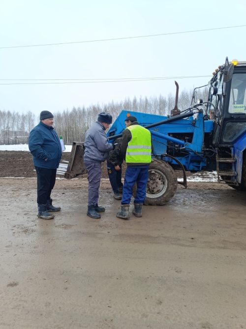 Яңа сулыш өрелгән Тукай исемендәге хуҗалыкта техника әзерлеге ничек? (+ фоторепортаж)