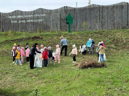 Нәни балтачлылар «Салкын чишмә» экопаркын җыештырдылар (фото)
