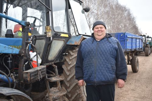 Тракторыма — 40, ә үземә унҗиде генә әле (фото)
